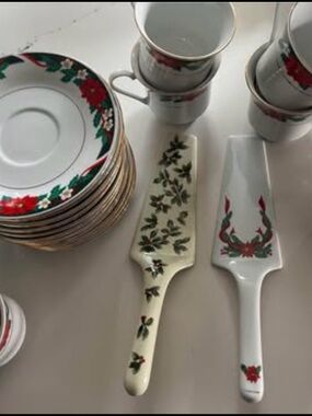 Tienshan fine China deck the halls tea cups saucers pie servers